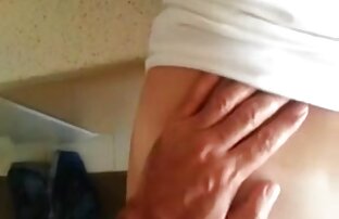 Carlycurvy menggunakan video sex hot tante dildo dalam mulut dan vagina.